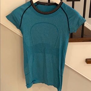 Lululemon short sleeve top